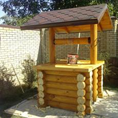 Teremok dans le pays: comment construire une maison pour un puits de ses propres mains